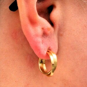Boucle d'oreille en forme de double cercle